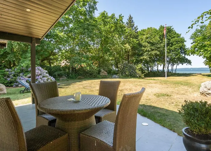 Kennet - 30m From The Sea By Interhome